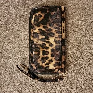 Leopard Clutch